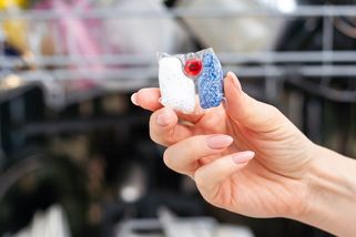 Test redakce: Kapsle do myčky. Vítěz ze supermarketu překonal ostatní účinností na celé čáře